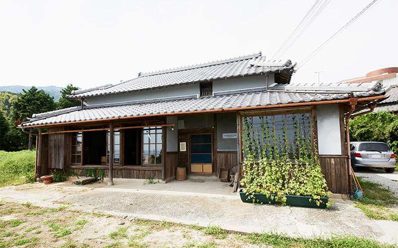 レストランの外観。素敵な佇まいの日本家屋の古民家