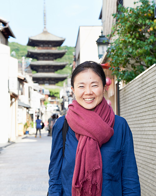 京都で笑顔の女性